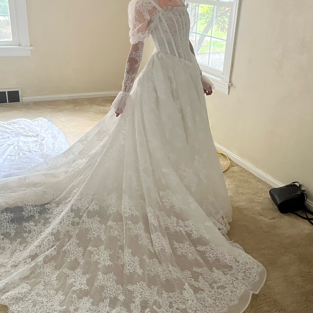 Elegant White Lace Wedding Dress